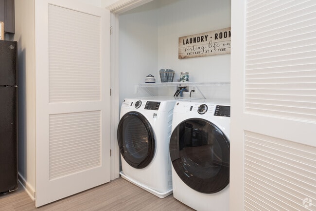 2BR, 2BA - 1,285 SF (Washer & Dryer)