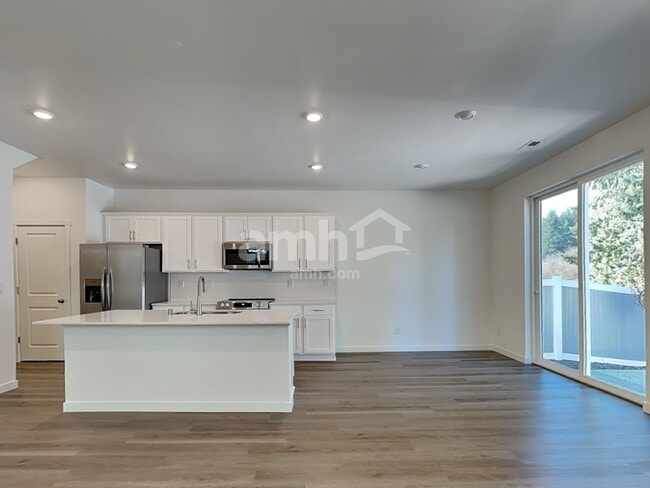 Photo - 5335 Turnstone St SE