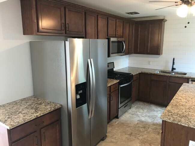 Photo - 1109 N Main St