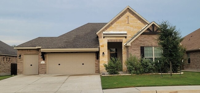 Building Photo - 3206 Trinity Dr