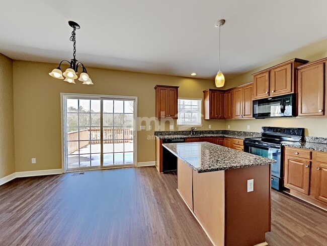 Photo - 220 Solitude Cir