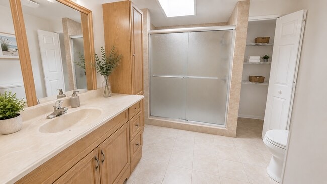 Photo - 7703 Erinwood Ct E