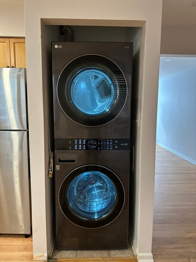 Photo - 1527 W Sherwin Ave Unit 1527 Sherwin