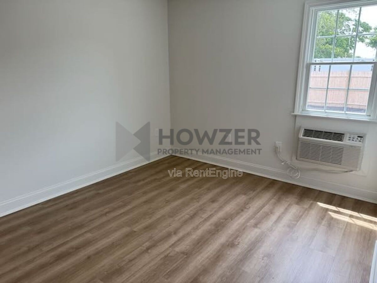 Photo - 50 Yarmouth Rd