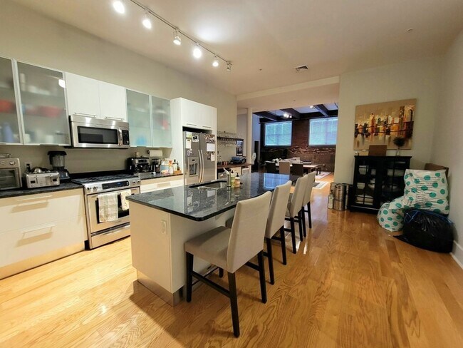 Photo - 154 W 2nd St Unidad 113