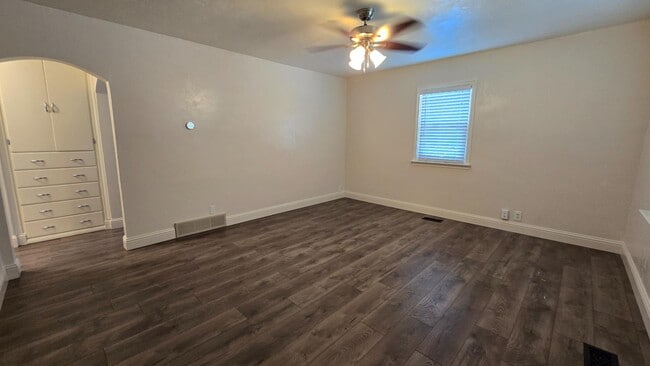 135 S Center St