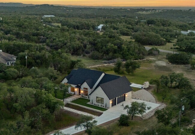 Photo - 208 Stonegate Ln