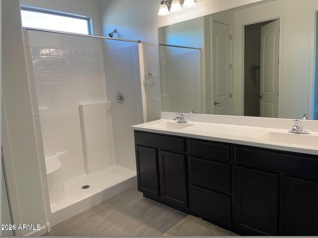 815 W Nova Pl