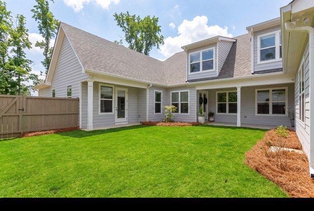 806 Magnolia Walk