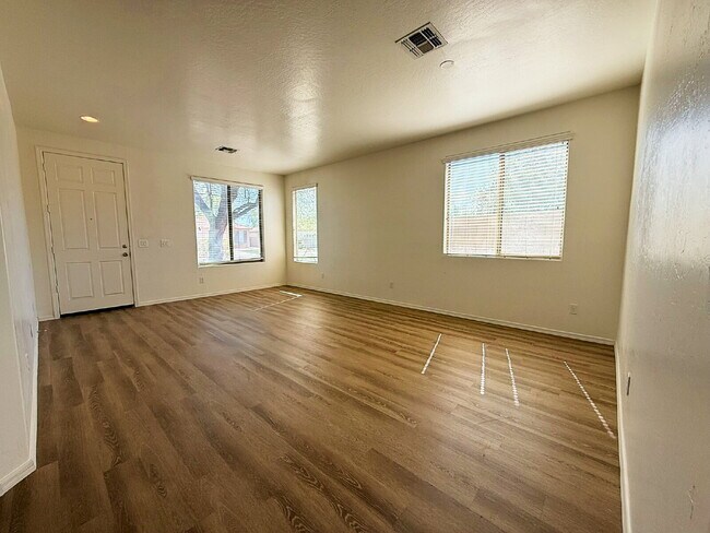 Photo - Large Open-Concept Home with Den/Office, F...