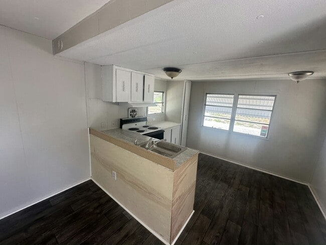 Building Photo - 130 S Suncoast Blvd Rental