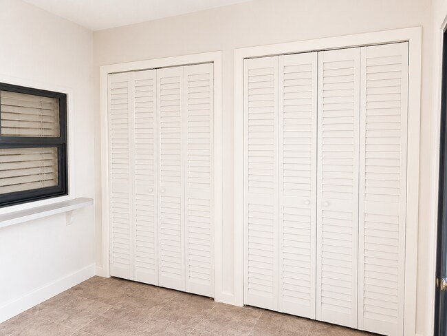 "Seaside Elegance: 2-Bed, 2-Bath Condo with Granite Finishes & Guest Suite at Cocoa Beach"