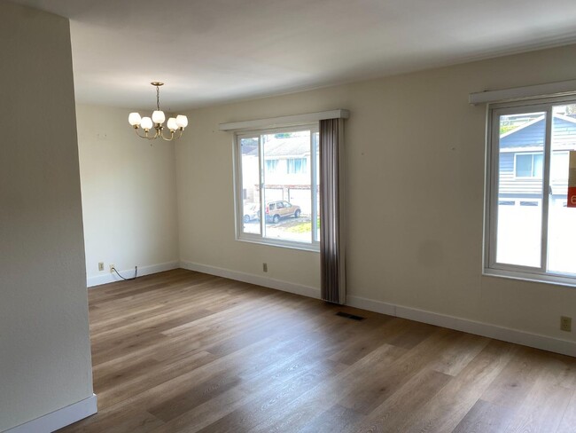 Photo - 81 Camelot Ct