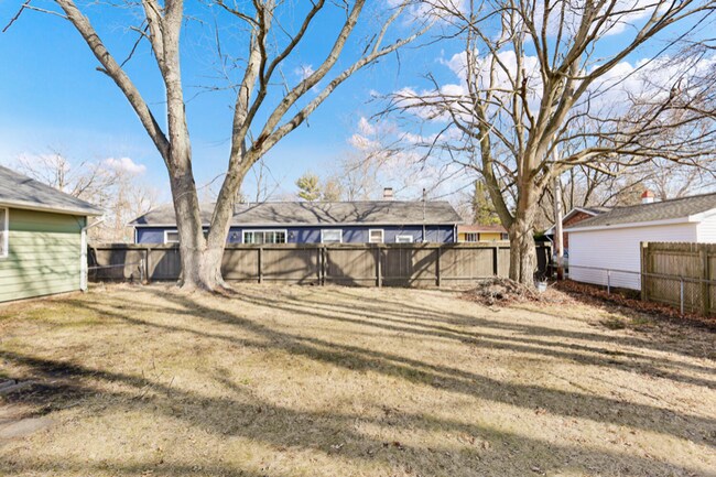 Photo - 2003 Hemlock Dr