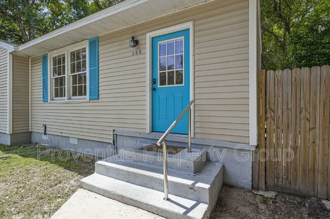 Photo - 305 Chaseville St