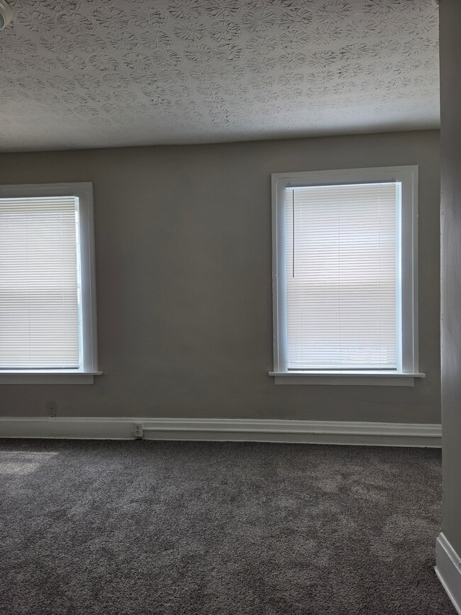 800 E Whittier St