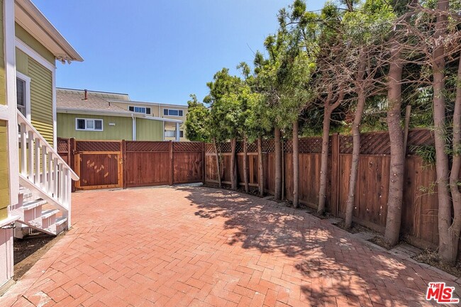 Photo - 222 Bicknell Ave
