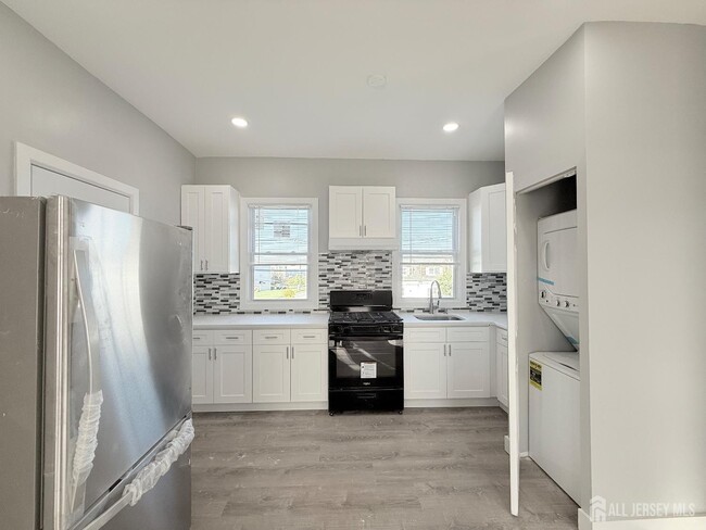 Building Photo - 46 Hayward Ave Unit 2