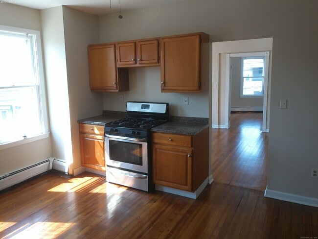 Building Photo - 2343 Barnum Ave Unit A Rental