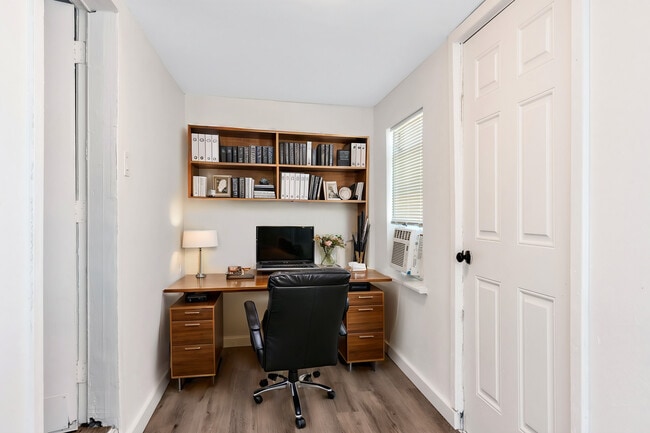 Photo - 206 S Elm St