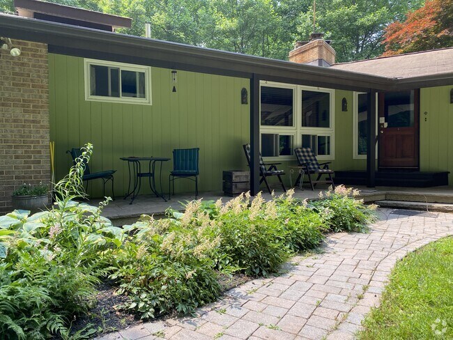 Building Photo - 5475 Green Bridge Rd Rental