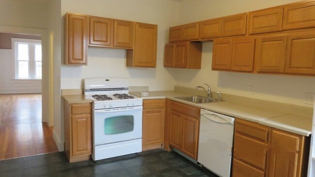 Photo - 39 Strathmore Rd Unit 3