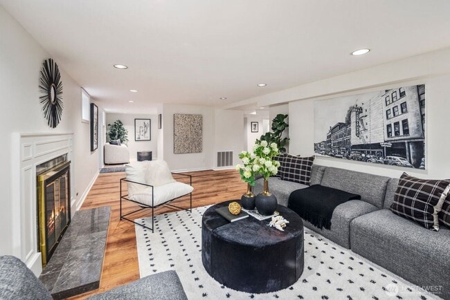 Photo - 2647 39th Ave W