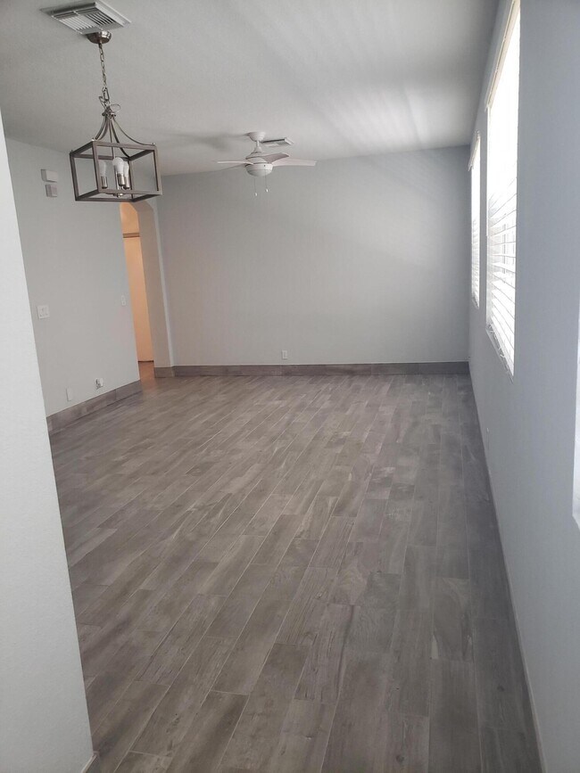 Photo - 4807 N Wickham Cir