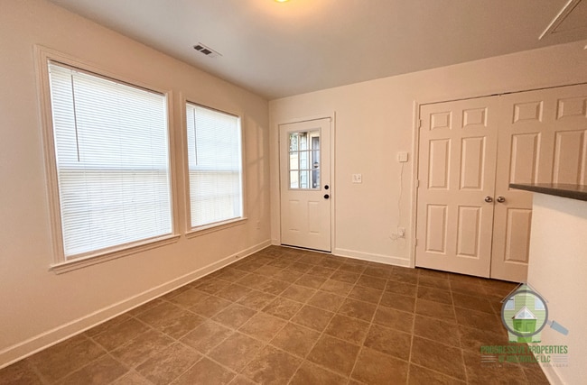 Photo - 305 S Calhoun St