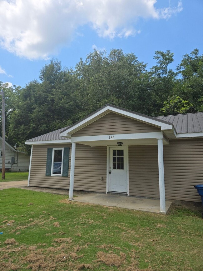 Building Photo - 141 Shelton St