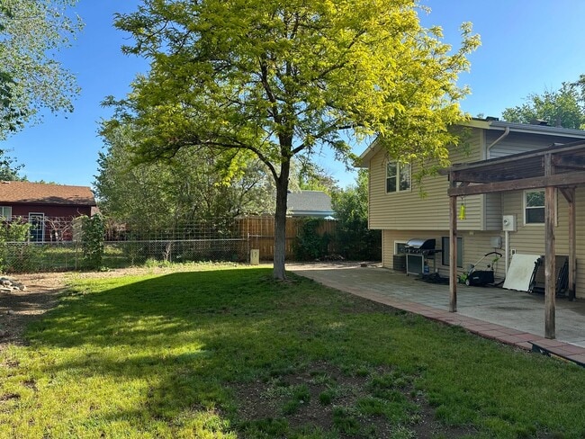 Photo - 906 Woodbine Dr