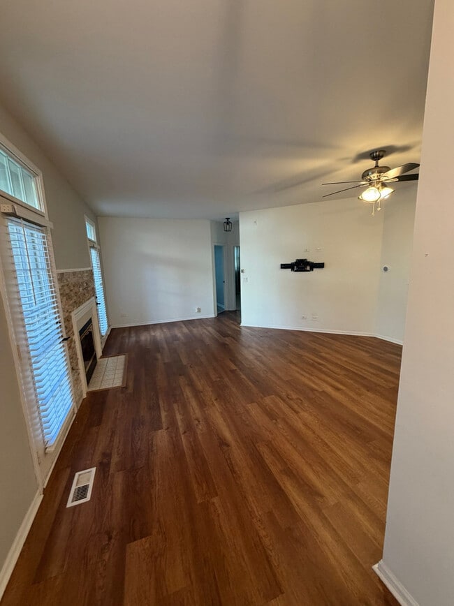 1216 Tennyson Ln