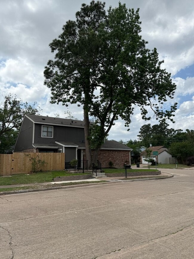 Photo - Spacious 3-Bedroom Corner Home in Candlelight Oaks Village