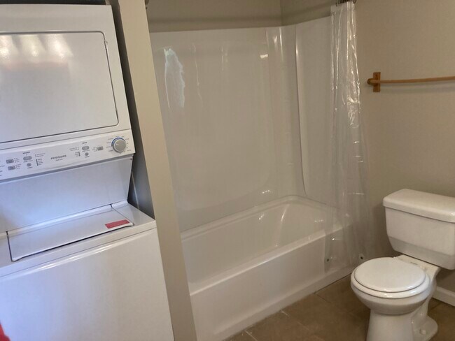 baño principal - 1239 Western Ave Unidad 1239A western ave