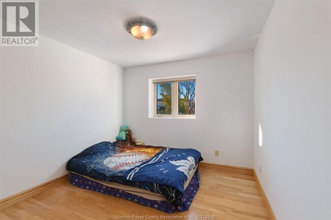 Photo - 555 Revland Dr