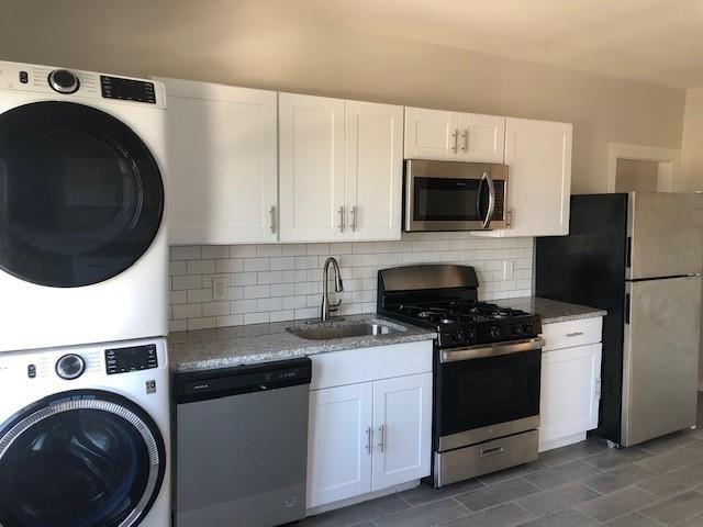 Building Photo - 22-22 10th St Unit 3