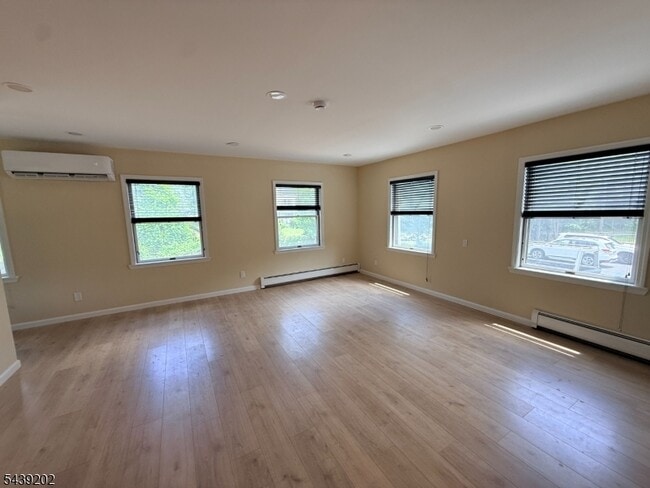 Photo - 48 Ringwood Ave Unit B
