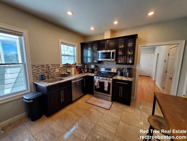 Photo - 83 Newbury St