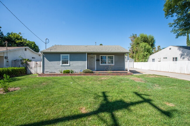 Building Photo - 18627 Keswick St Rental