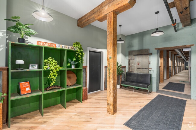 Photo - Trent Manayunk