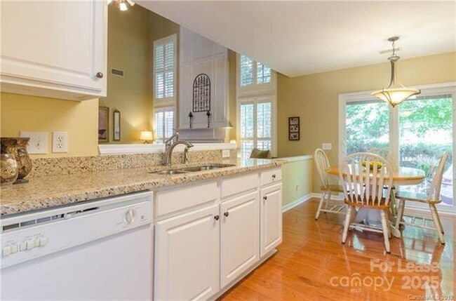 Photo - 15132 Edindale Dr