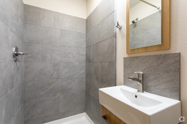 Studio, 1BA - 192.38 SF