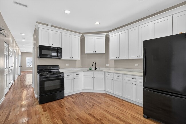 Photo - 5709 W Irving Park Rd Unidad 2