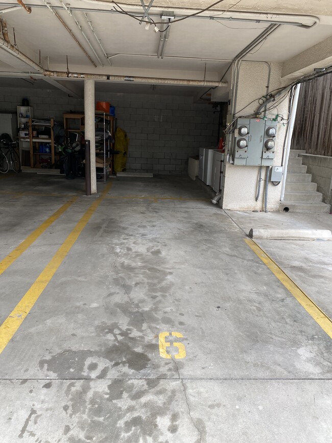 2 car garage - 640 Vernon Ave Unit 2