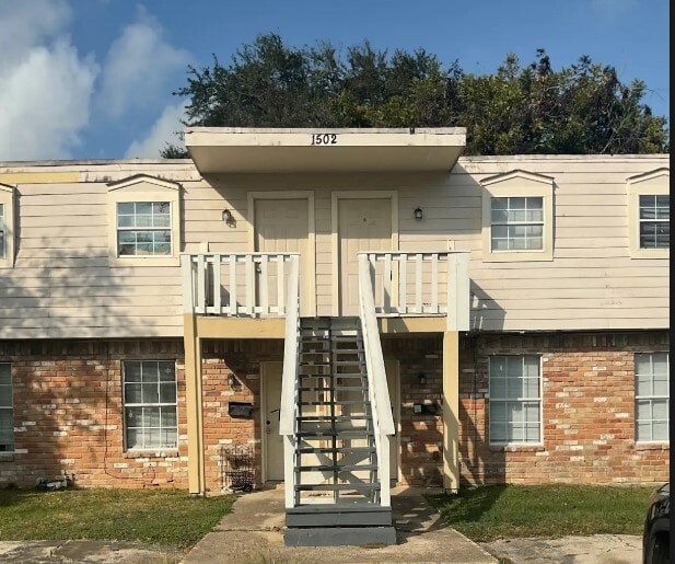 Building Photo - 1502 Oleander