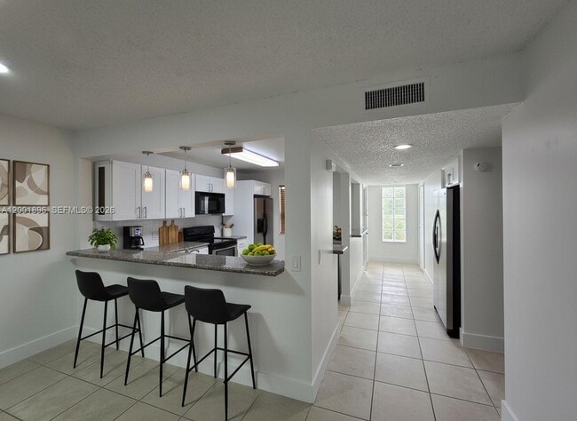 Building Photo - 310 Racquet Club Rd Unit 204