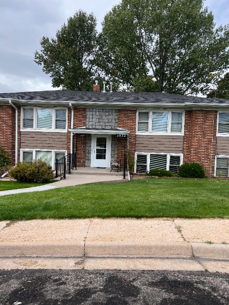 Building Photo - Newly Renovated 2 Bedroom Unit 2