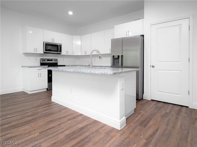 Photo - 605 Greenbriar Blvd