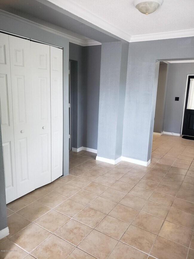 1011 S Hopkins Ave Unit B