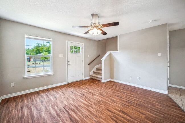 Photo - 1401 N Columbia